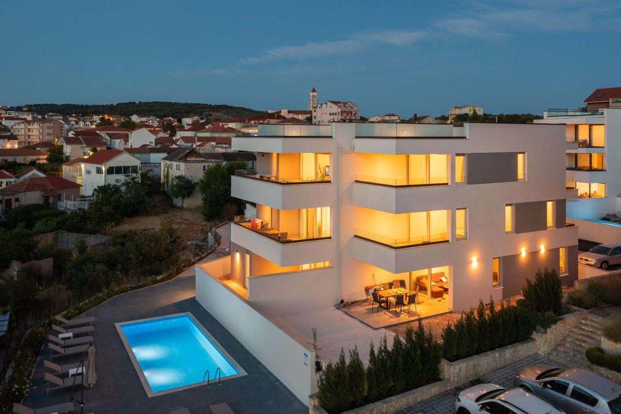 Apartment Alegria In Okrug With Heated Pool, Sea View, Jacuzzi, Wifi Trogir Exterior foto