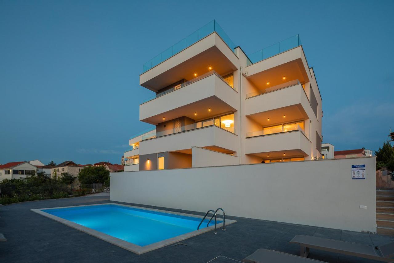 Apartment Alegria In Okrug With Heated Pool, Sea View, Jacuzzi, Wifi Trogir Exterior foto