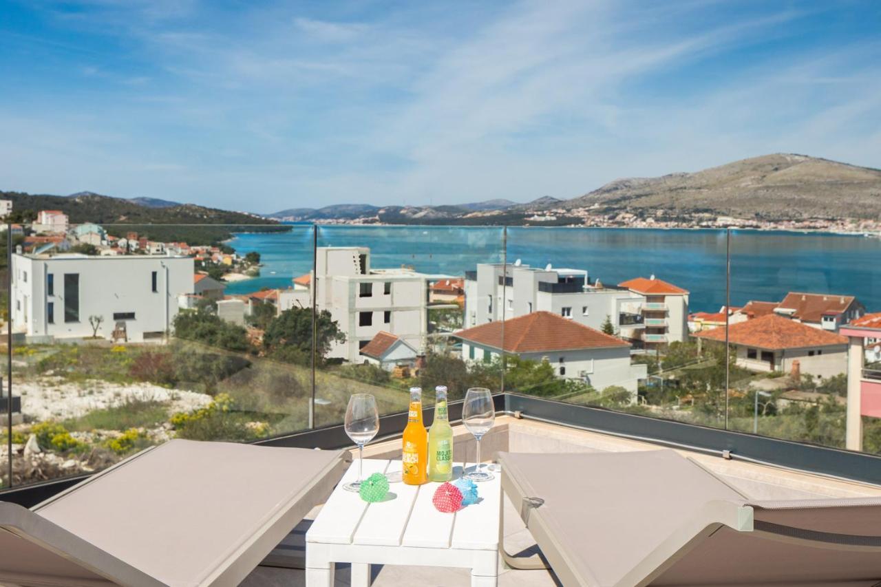 Apartment Alegria In Okrug With Heated Pool, Sea View, Jacuzzi, Wifi Trogir Exterior foto