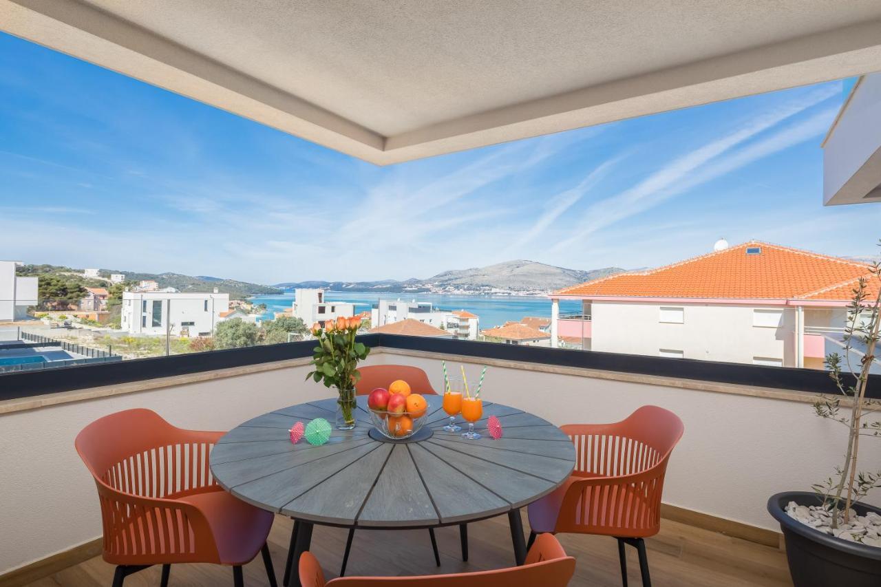 Apartment Alegria In Okrug With Heated Pool, Sea View, Jacuzzi, Wifi Trogir Exterior foto