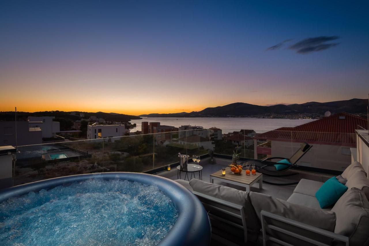 Apartment Alegria In Okrug With Heated Pool, Sea View, Jacuzzi, Wifi Trogir Exterior foto