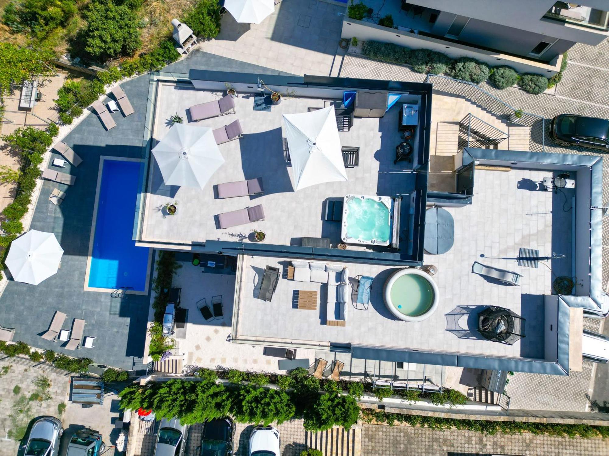 Apartment Alegria In Okrug With Heated Pool, Sea View, Jacuzzi, Wifi Trogir Exterior foto